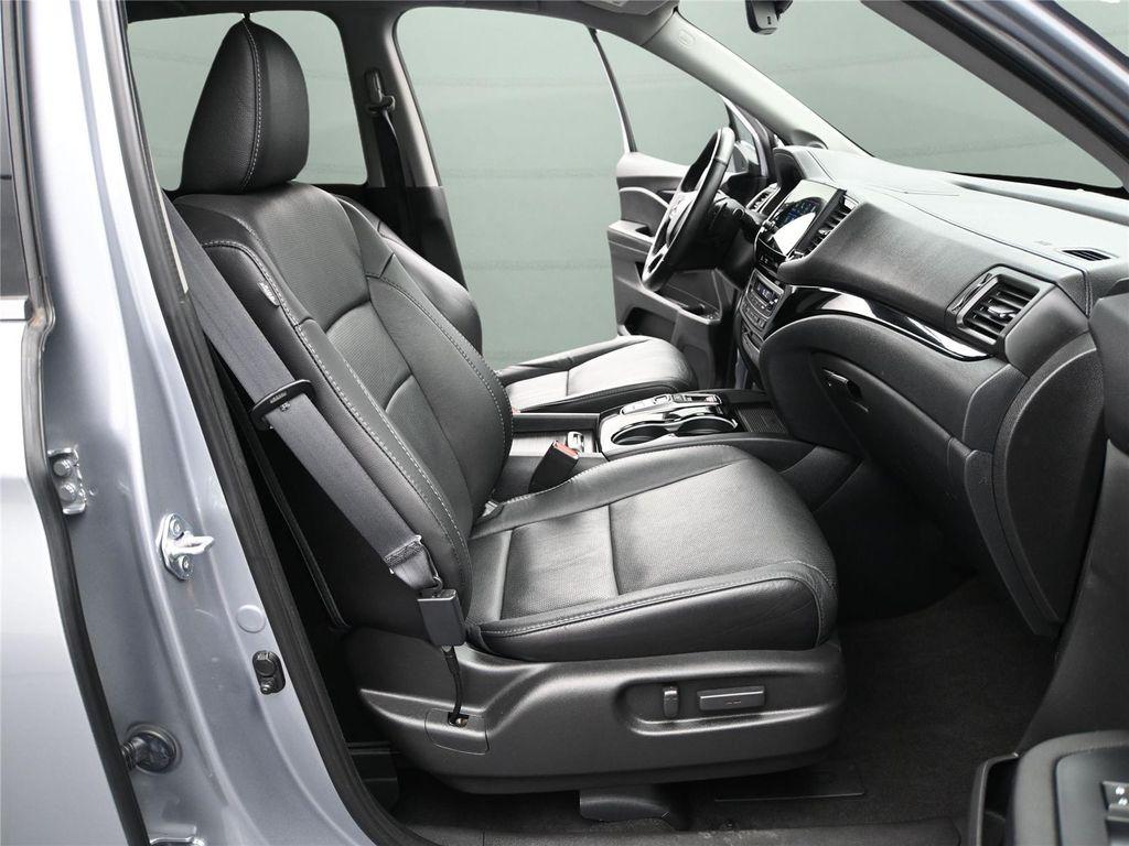 2022 Lunar Silver Metallic Honda Pilot