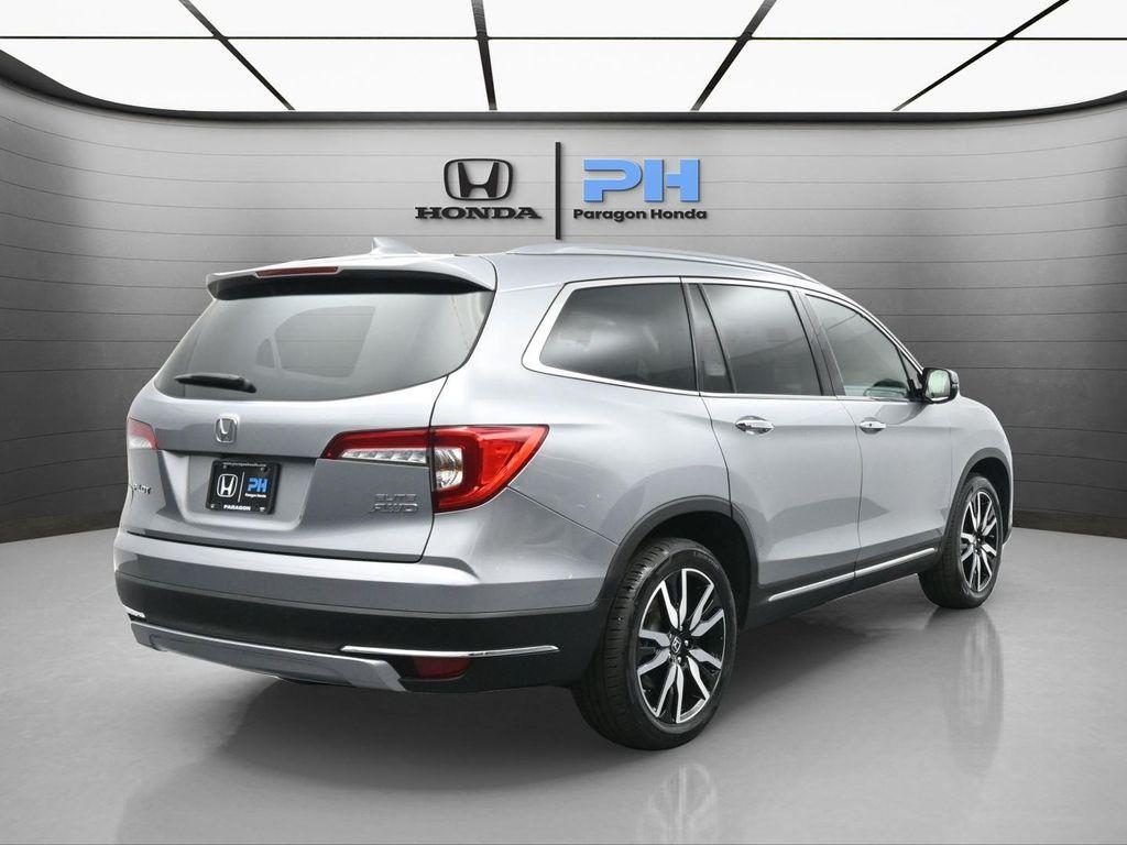 2022 Lunar Silver Metallic Honda Pilot