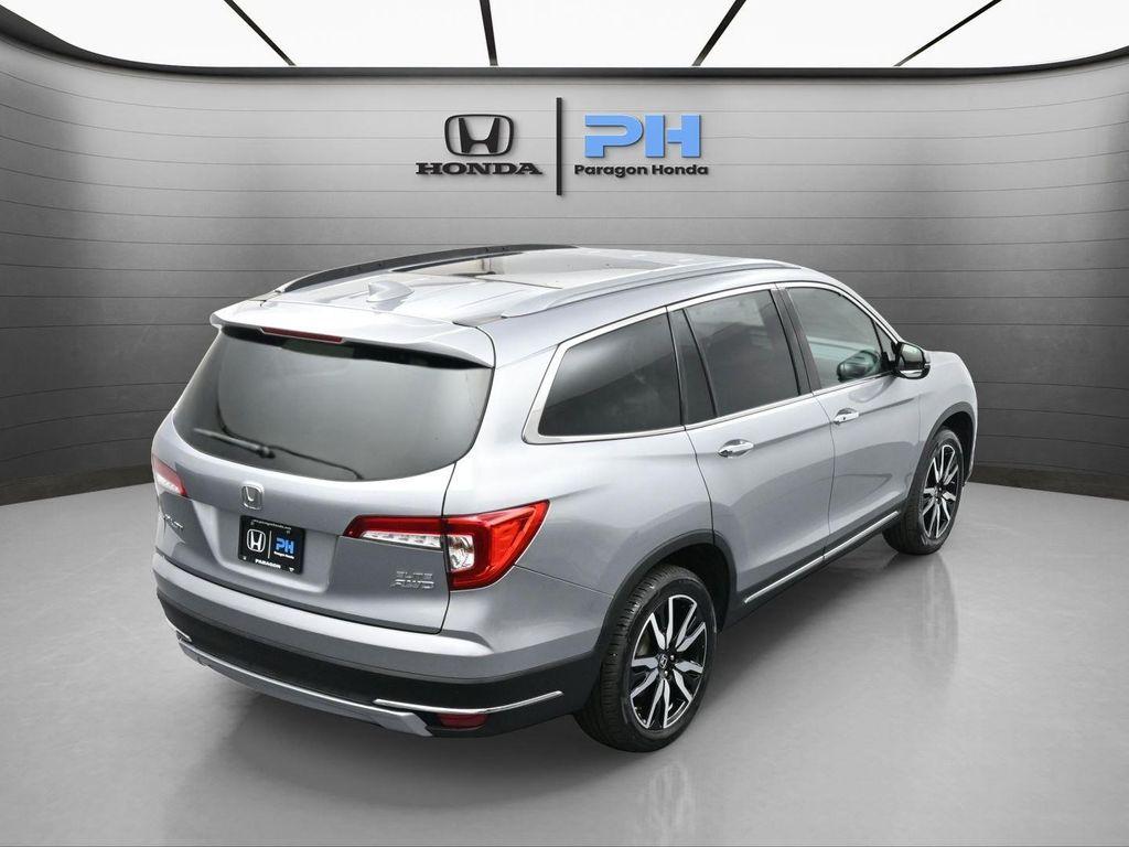 2022 Lunar Silver Metallic Honda Pilot