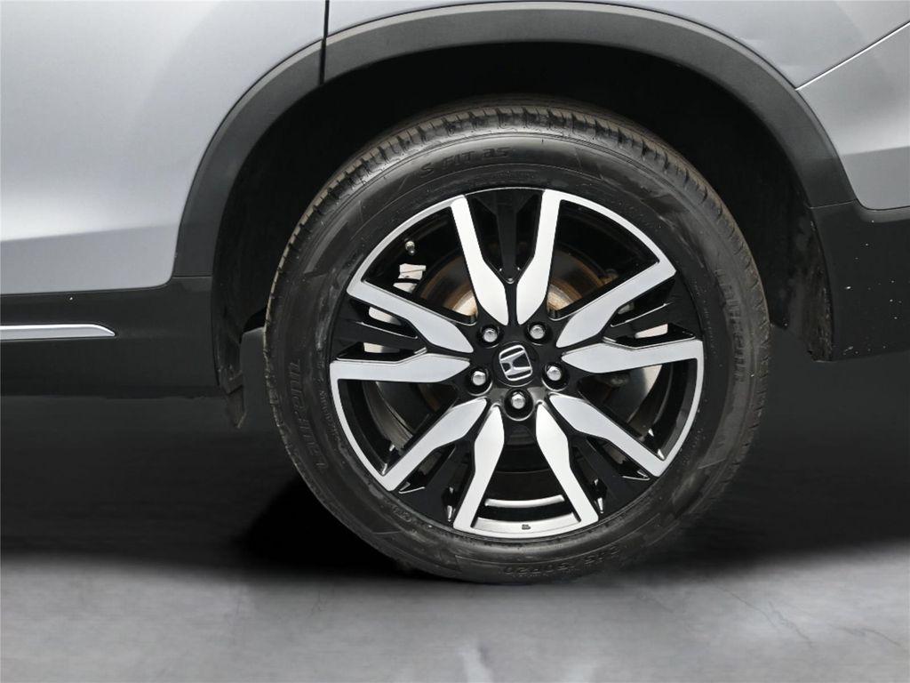 2022 Lunar Silver Metallic Honda Pilot