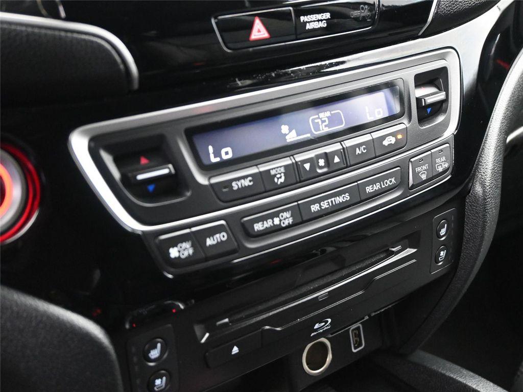 2022 Lunar Silver Metallic Honda Pilot
