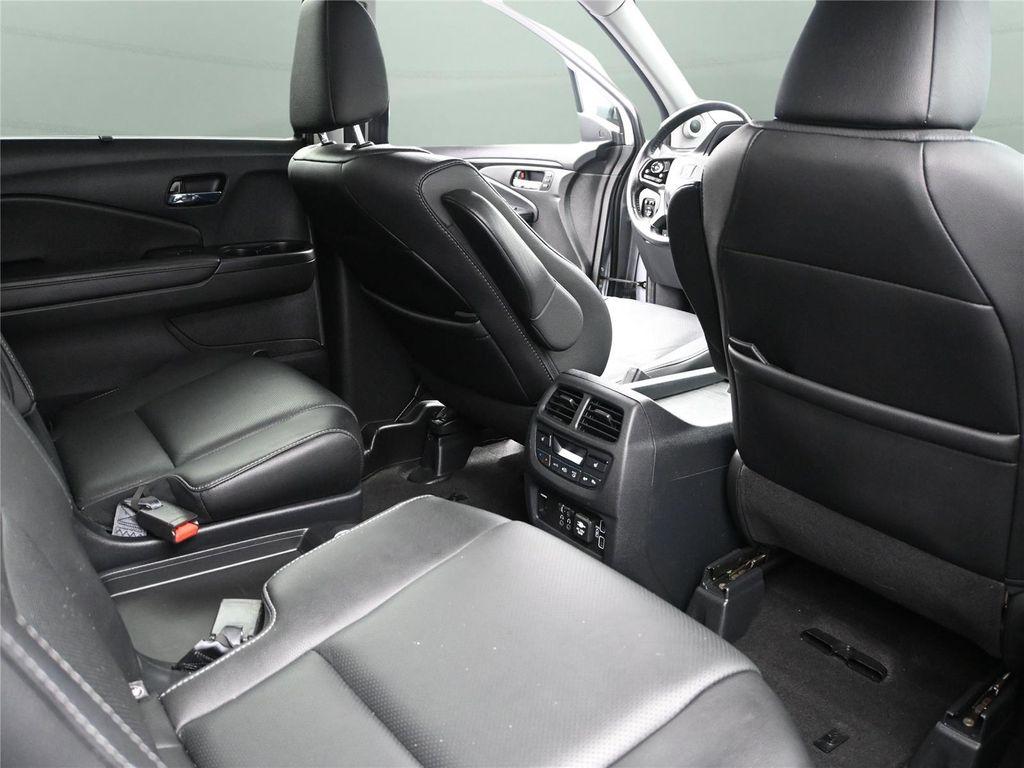 2022 Lunar Silver Metallic Honda Pilot
