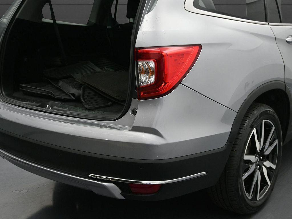 2022 Lunar Silver Metallic Honda Pilot