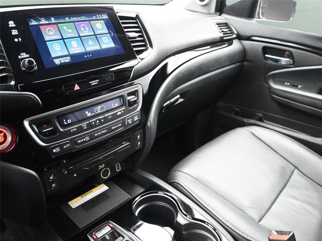 2022 Lunar Silver Metallic Honda Pilot