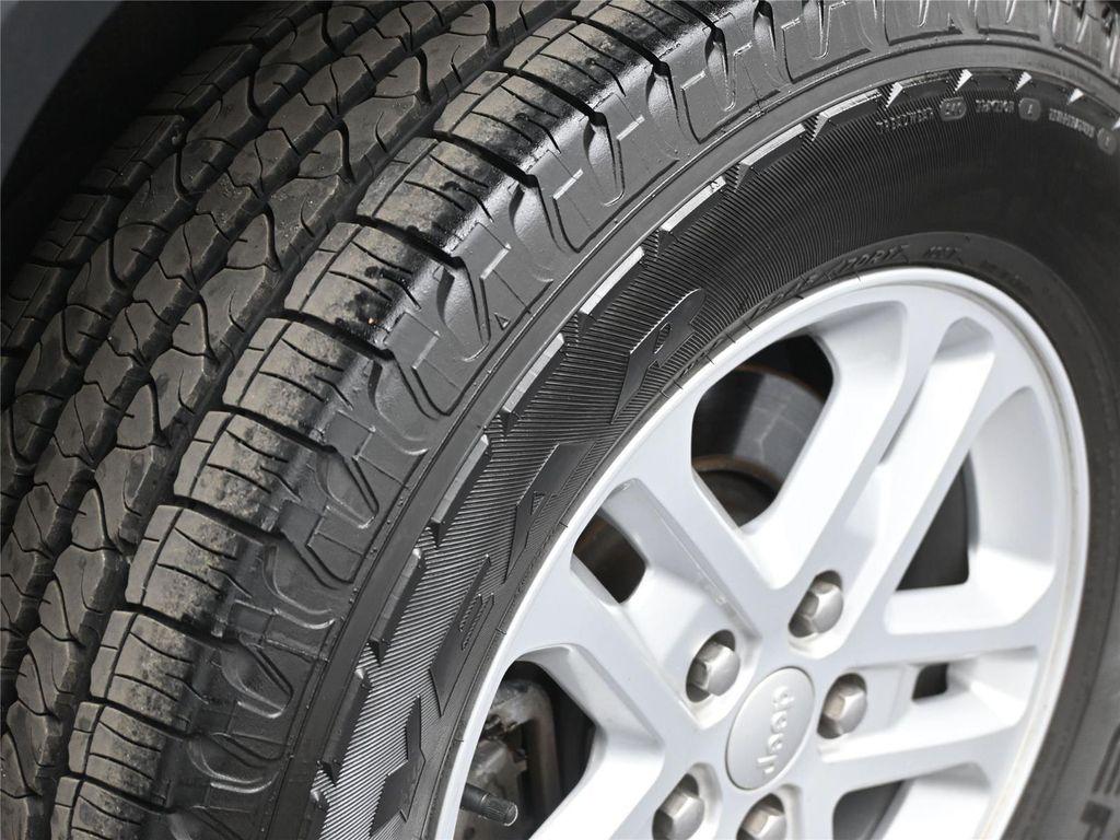 used 2024 Jeep Grand Cherokee car, priced at $28,500