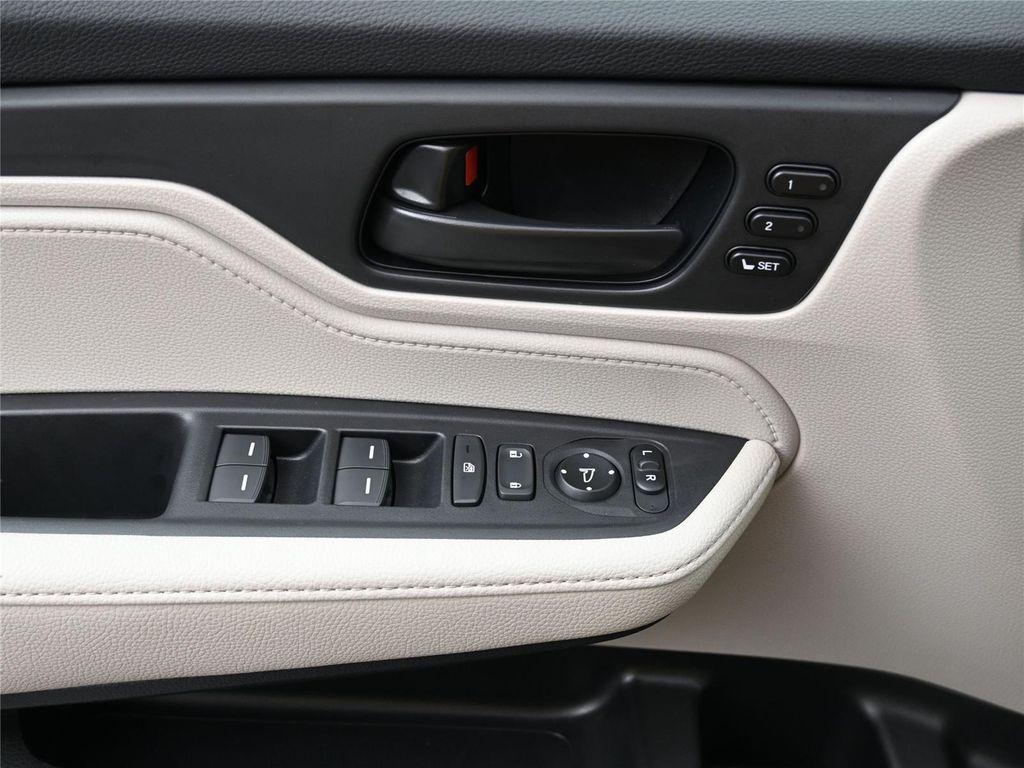 used 2025 Honda Odyssey car, priced at $37,850