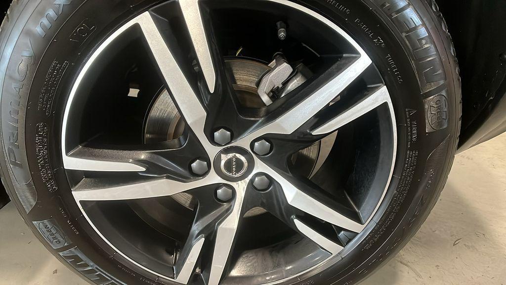 used 2025 Volvo XC40 car, priced at $28,995