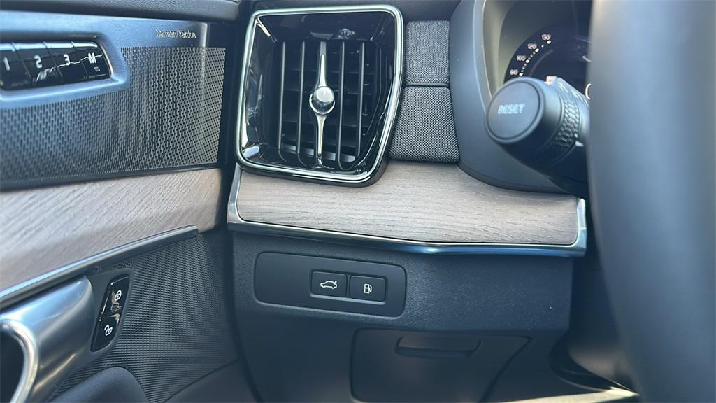 new 2026 Volvo XC90 Plug-In Hybrid car, priced at $81,875