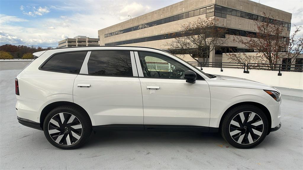 new 2025 Volvo EX90 car, priced at $91,140