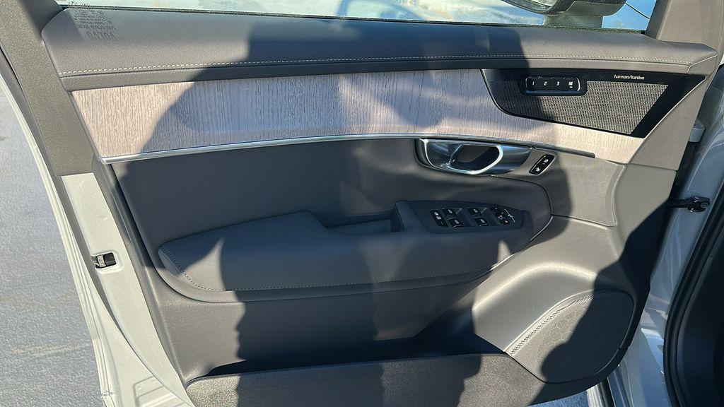 new 2026 Volvo XC90 car, priced at $76,445