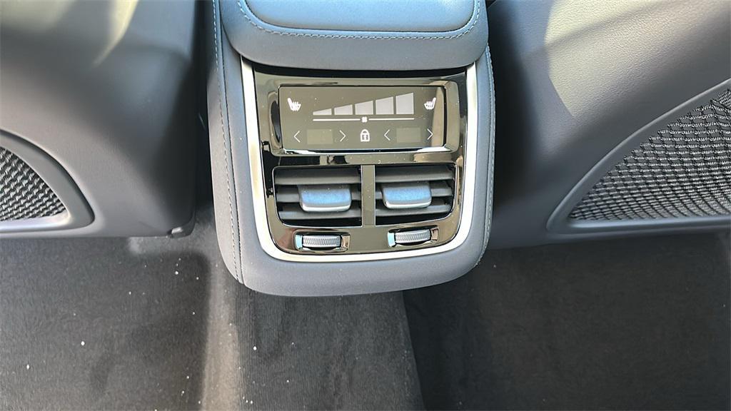 new 2026 Volvo XC90 car, priced at $76,445
