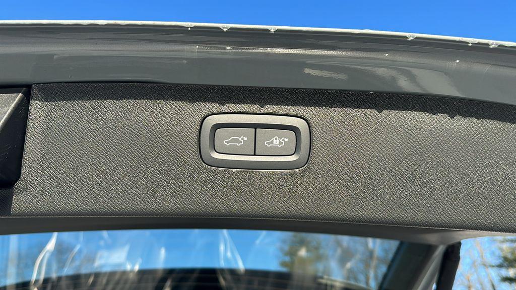 new 2026 Volvo XC90 car, priced at $76,445