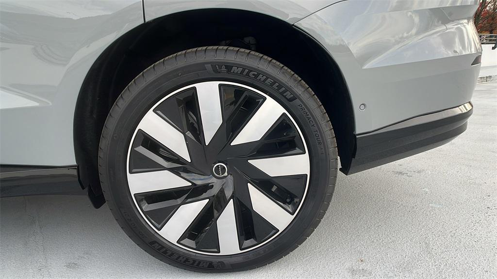 new 2025 Volvo EX90 car, priced at $87,090