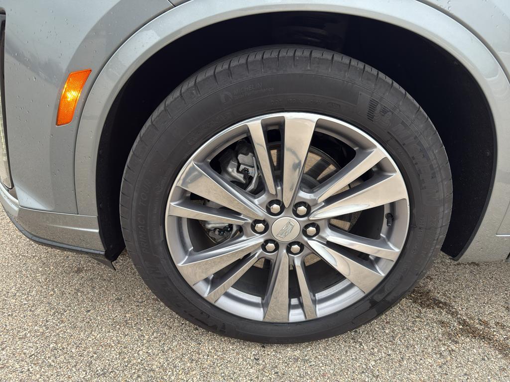 used 2025 Cadillac XT6 car, priced at $40,963