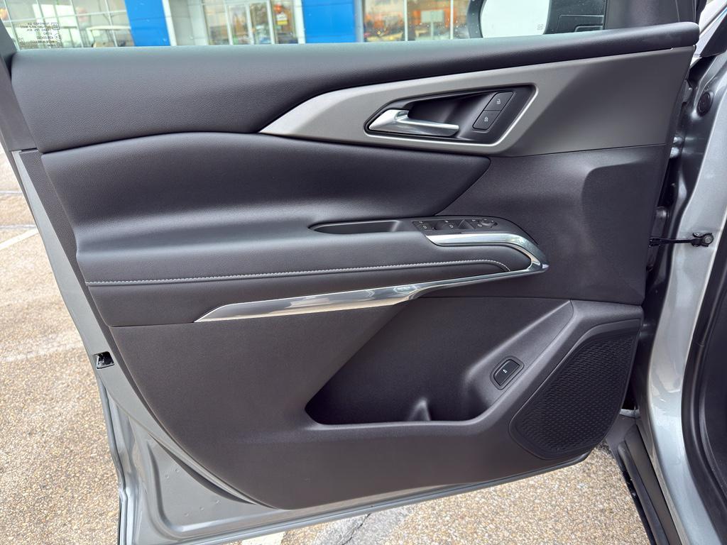 used 2025 Chevrolet Traverse car, priced at $42,625