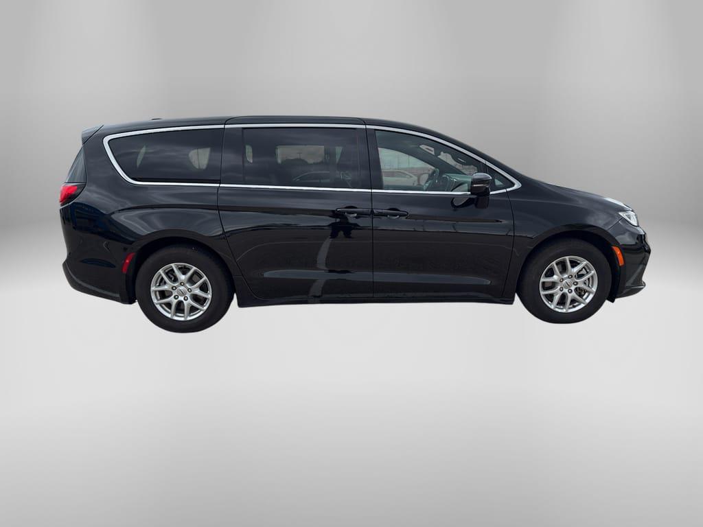 used 2025 Chrysler Pacifica car, priced at $29,825