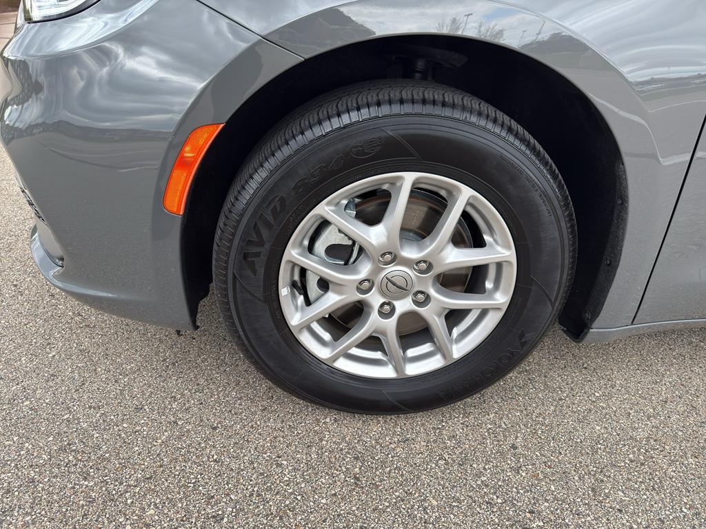 used 2025 Chrysler Pacifica car, priced at $32,590