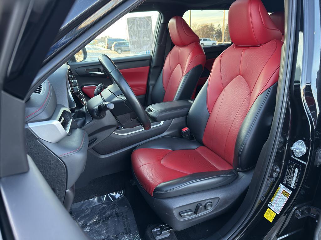 used 2022 Toyota Highlander car, priced at $38,381