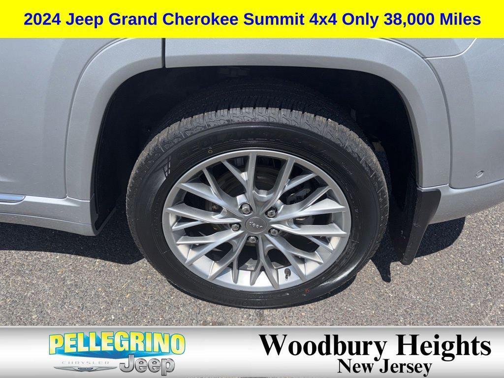 used 2024 Jeep Grand Cherokee car, priced at $43,587