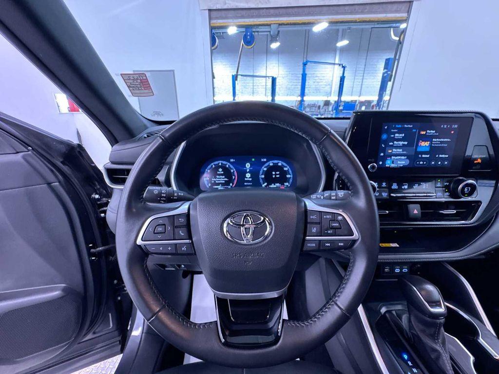 used 2025 Toyota Highlander car, priced at $45,980