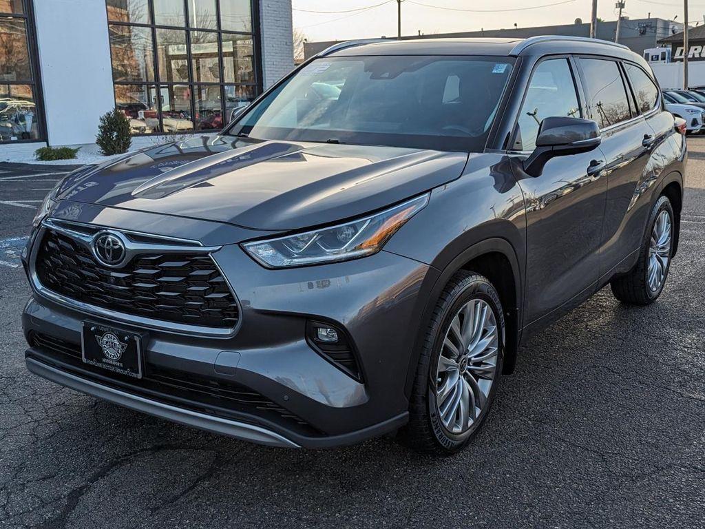 used 2022 Toyota Highlander car, priced at $37,998