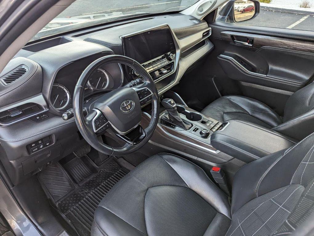 used 2022 Toyota Highlander car, priced at $37,998