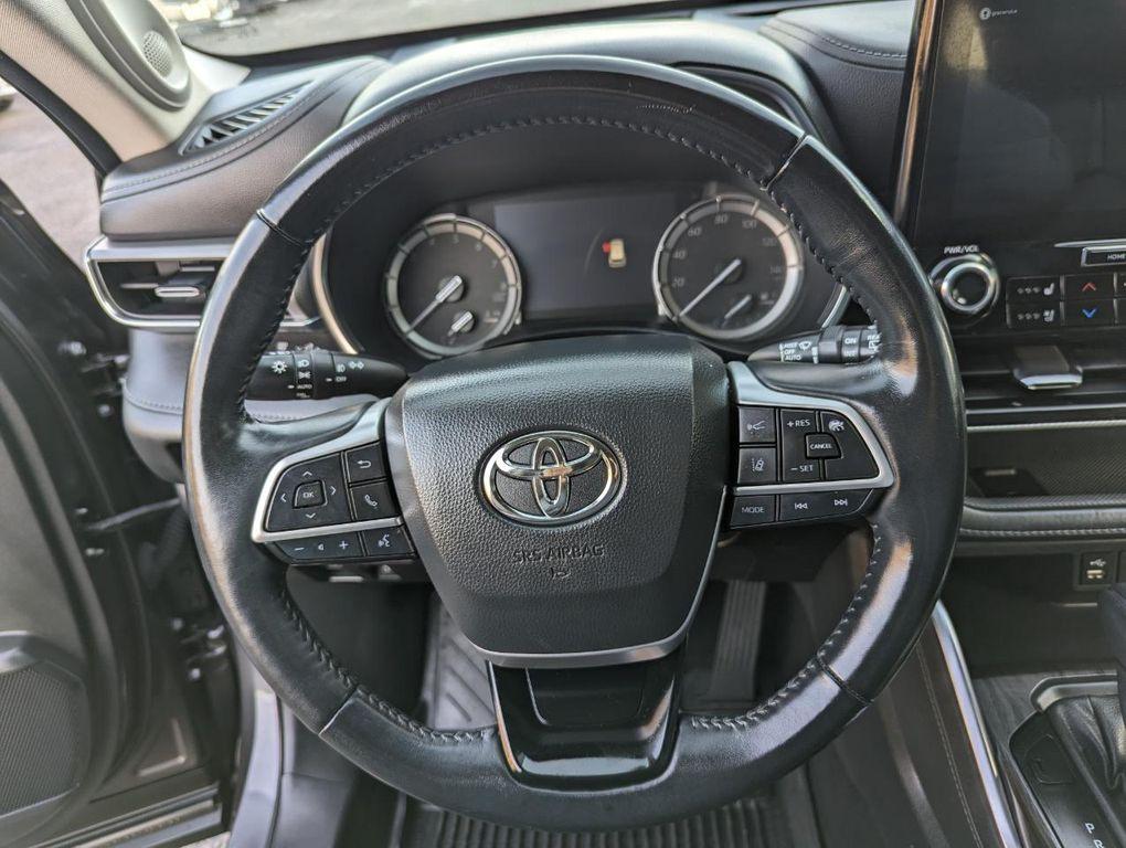 used 2022 Toyota Highlander car, priced at $37,998