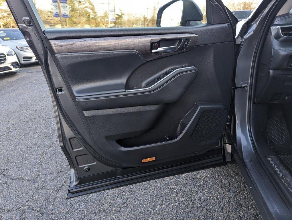 used 2022 Toyota Highlander car, priced at $37,998