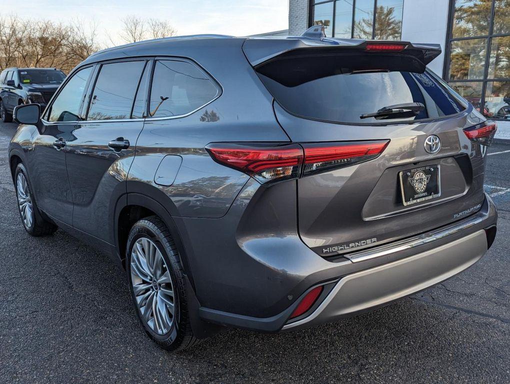used 2022 Toyota Highlander car, priced at $37,998