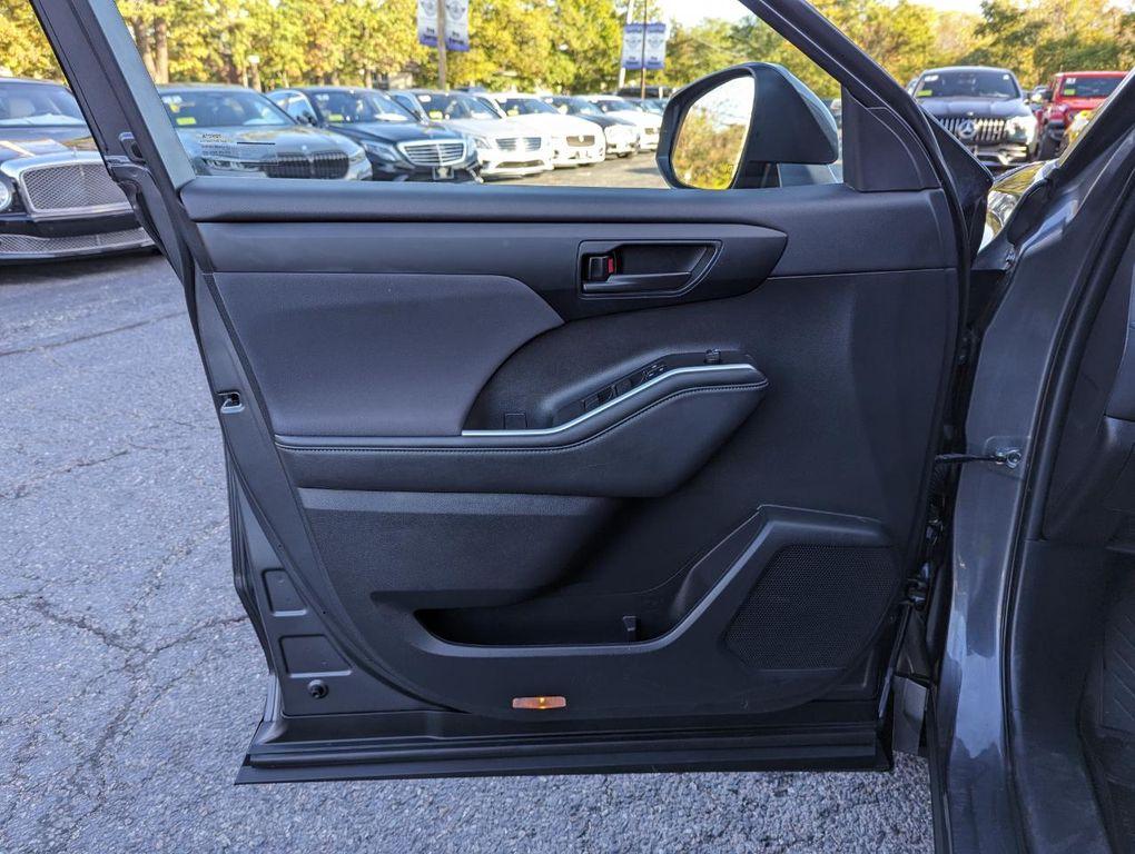 used 2023 Toyota Highlander car, priced at $34,598