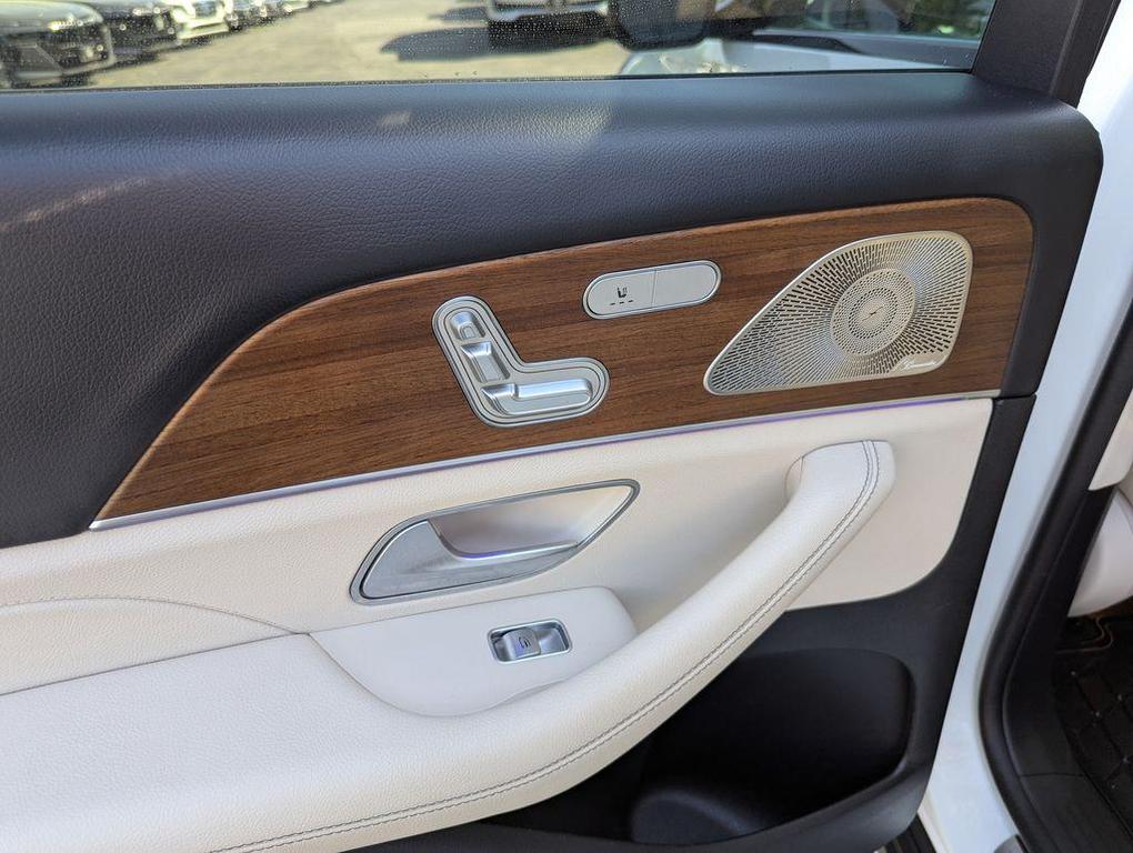 Mercedes-Benz GLS view 46