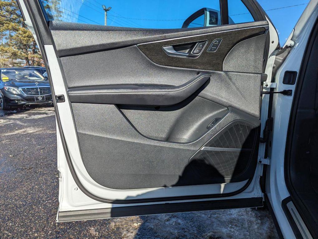 used 2025 Audi Q7 car, priced at $57,998