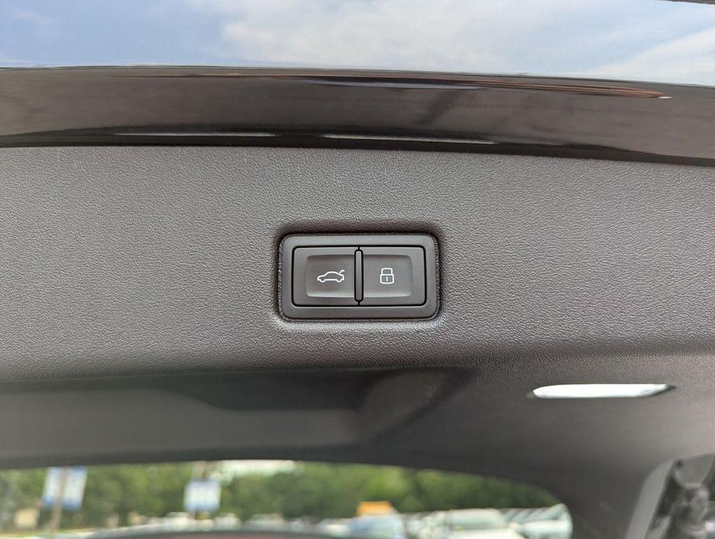 Audi Q5 view 44