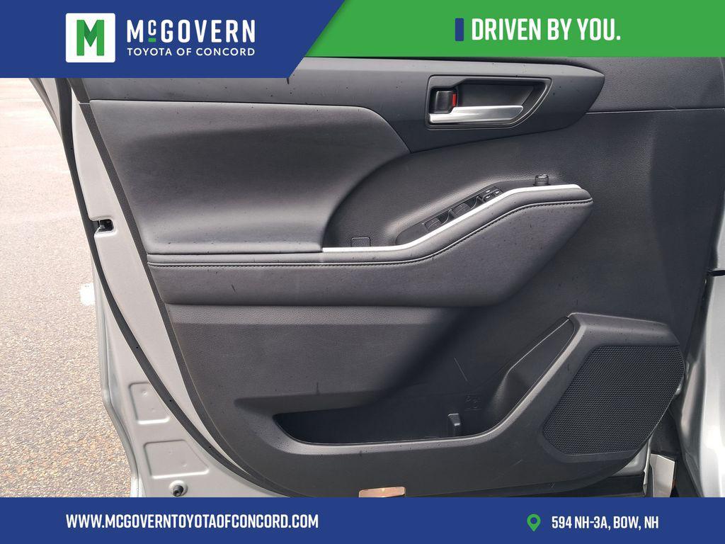 used 2023 Toyota Highlander Hybrid car, priced at $37,500