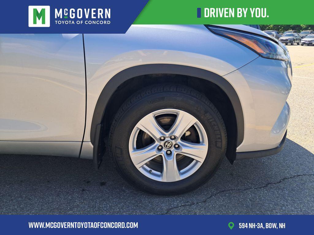 used 2022 Toyota Highlander car, priced at $31,557