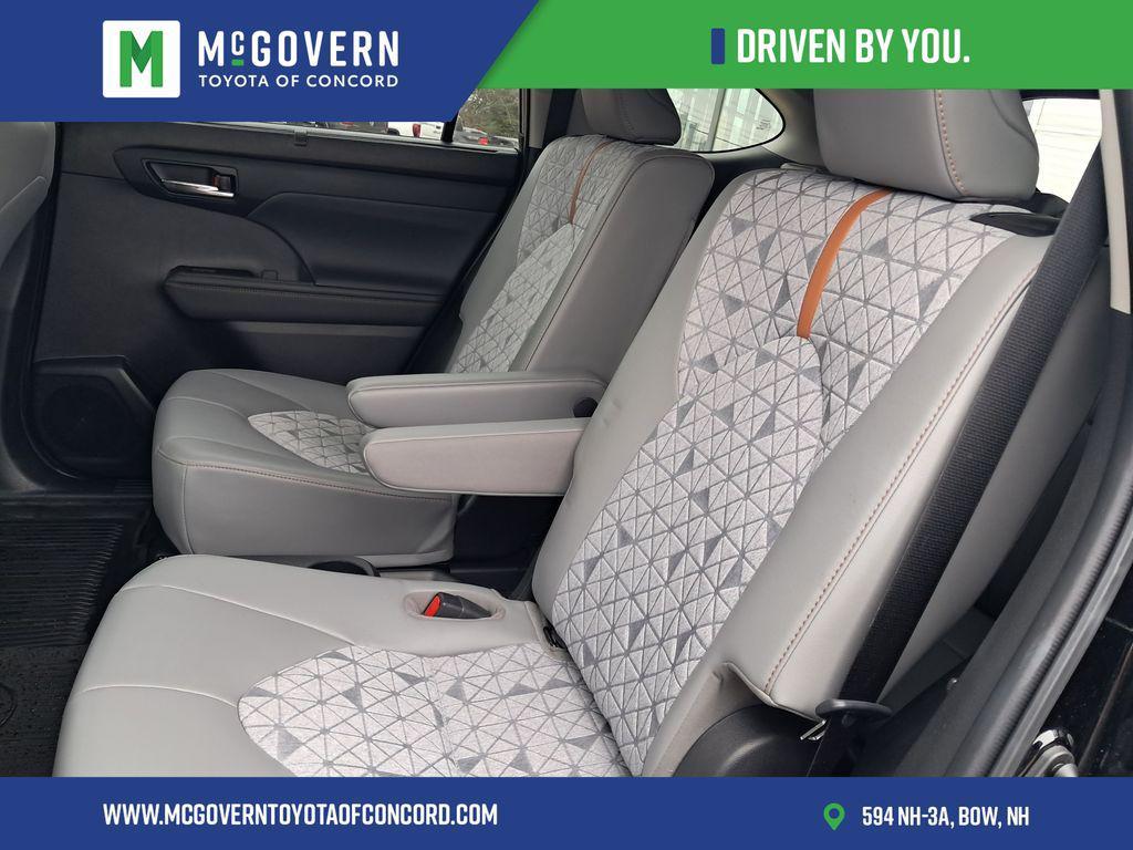 used 2022 Toyota Highlander Hybrid car, priced at $39,714