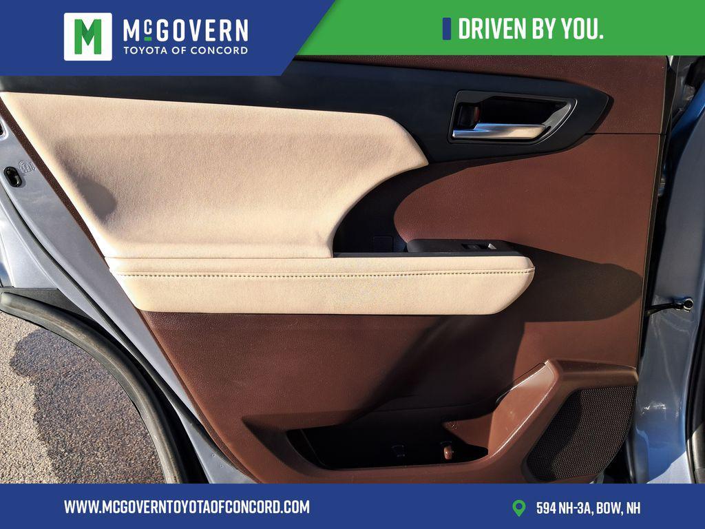 used 2022 Toyota Highlander Hybrid car, priced at $36,500