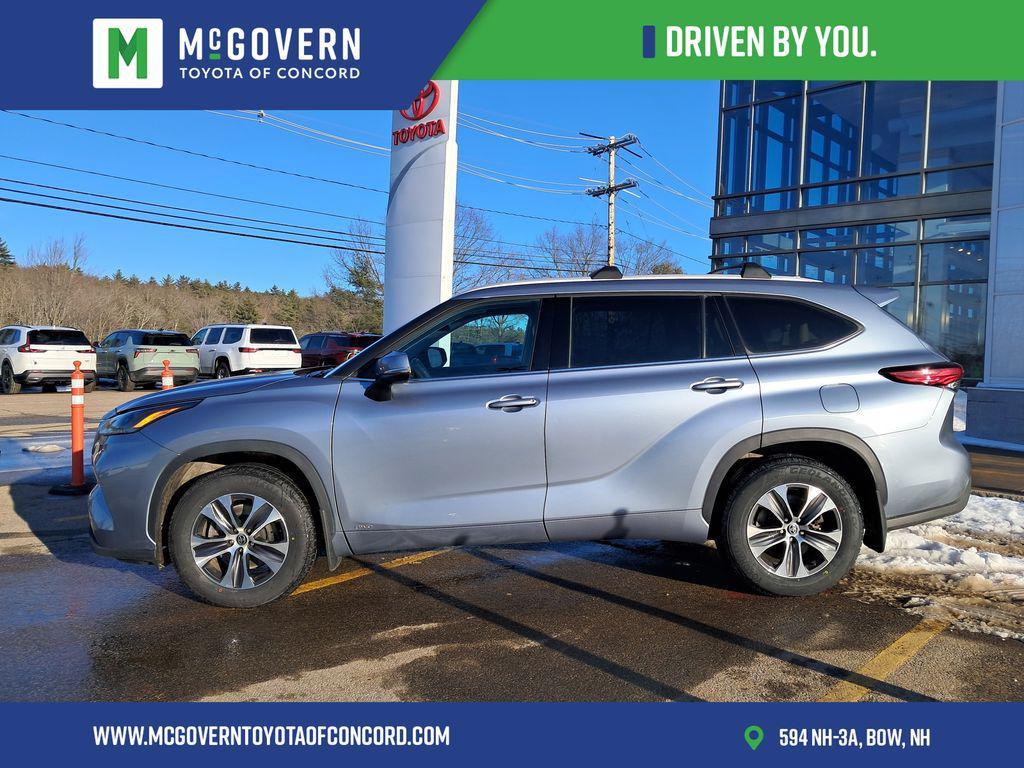 used 2022 Toyota Highlander Hybrid car, priced at $36,500