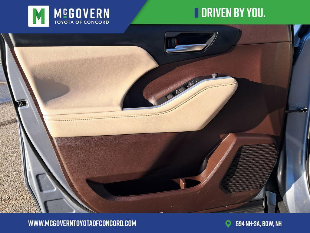 used 2022 Toyota Highlander Hybrid car, priced at $36,500