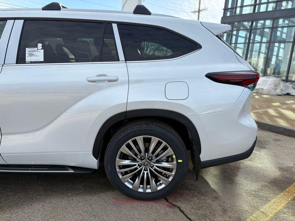 new 2026 Toyota Highlander Hybrid car, priced at $59,131