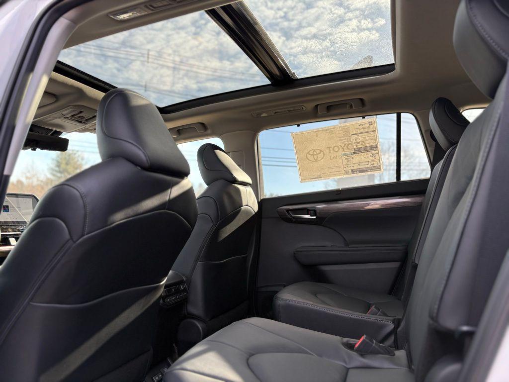 new 2026 Toyota Highlander Hybrid car, priced at $59,131