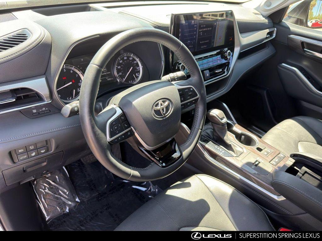used 2022 Toyota Highlander car, priced at $39,030