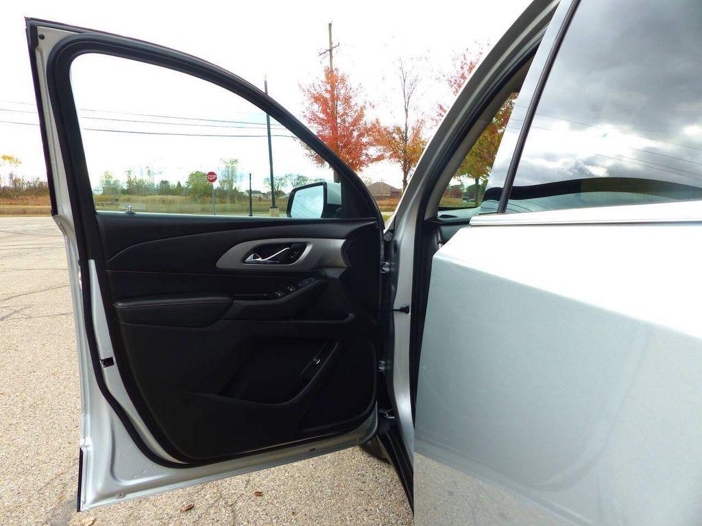 used 2020 Chevrolet Traverse car, priced at $16,995