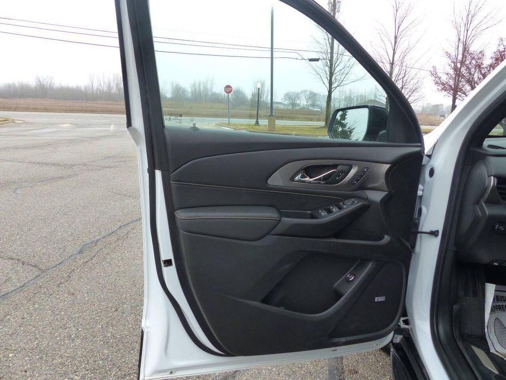 used 2023 Chevrolet Traverse car, priced at $26,995