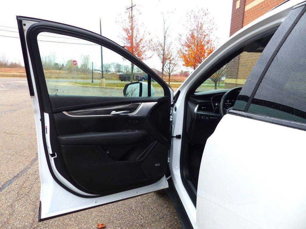 used 2023 Cadillac XT5 car, priced at $26,995