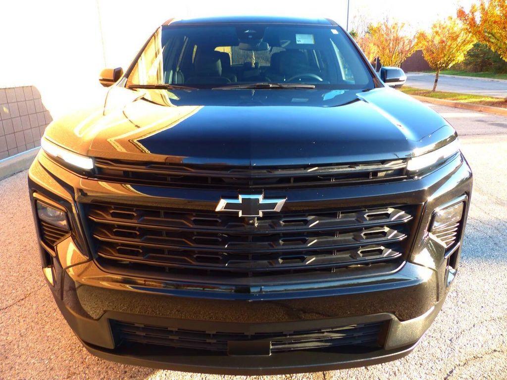 used 2024 Chevrolet Traverse car, priced at $31,995