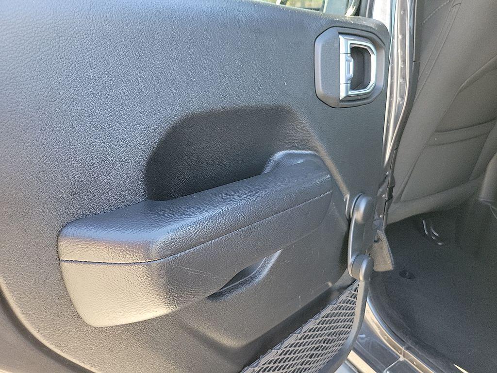 used 2022 Jeep Gladiator car, priced at $23,968