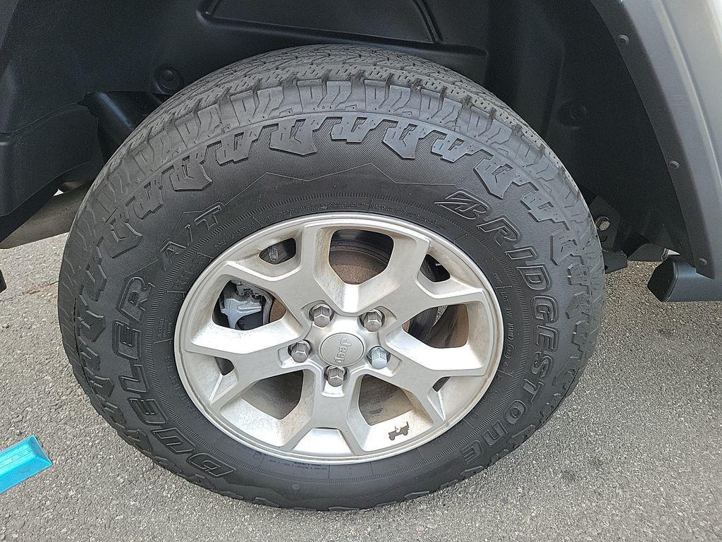 used 2021 Jeep Wrangler Unlimited car, priced at $24,167