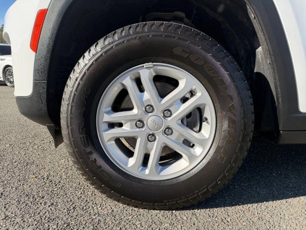 used 2023 Jeep Grand Cherokee car, priced at $32,995