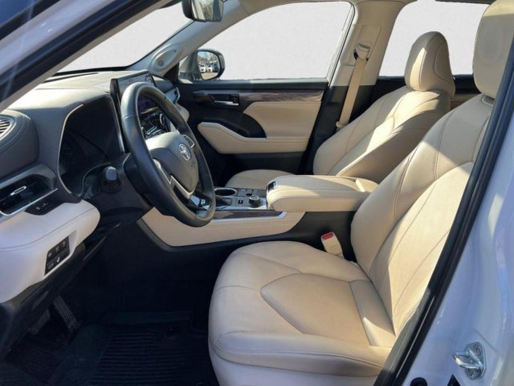 used 2023 Toyota Highlander car, priced at $43,995